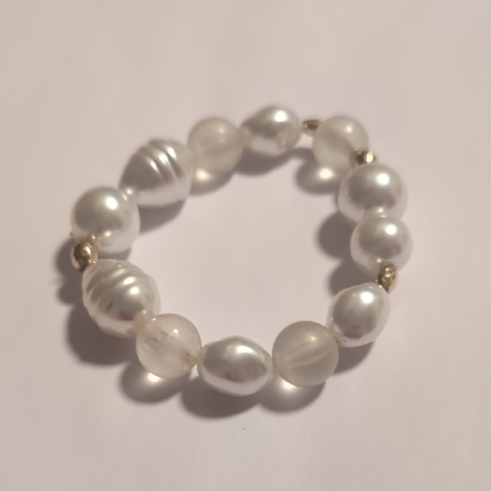 Chunky Pearl & Frosted Beaded Stretch Bracelet With Gold Stretch